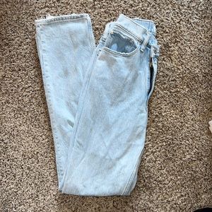 Abercrombie Ultra High Rise 90’s Straight — Light wash with criss cross